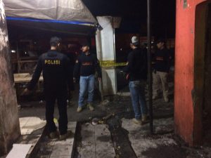 Personil Polres Serang masih terus berjaga di lokasi kebakaran Pasar Ciruas