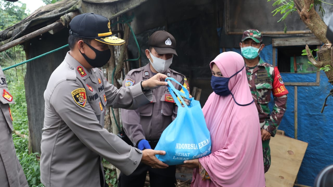 Gerakan Bakti Sosial Tni Polri Bareskrim Polri Bagikan 1000 Paket