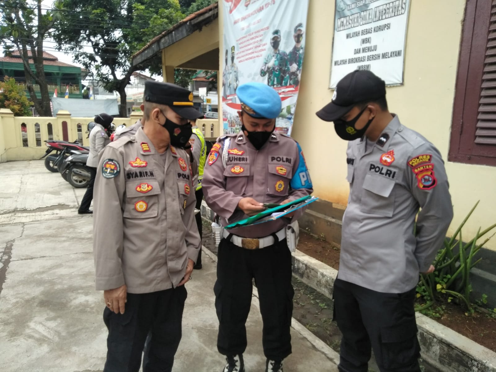 Apel Pagi Kapolsek Ciruas Polres Serang Cek Kelengkapan Surat Surat