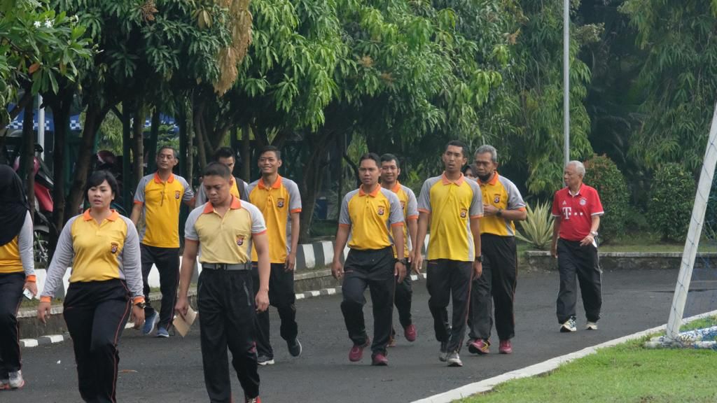 Jaga Kebugaran, Pejabat Utama Polda Banten Olahraga Bersama Personel
