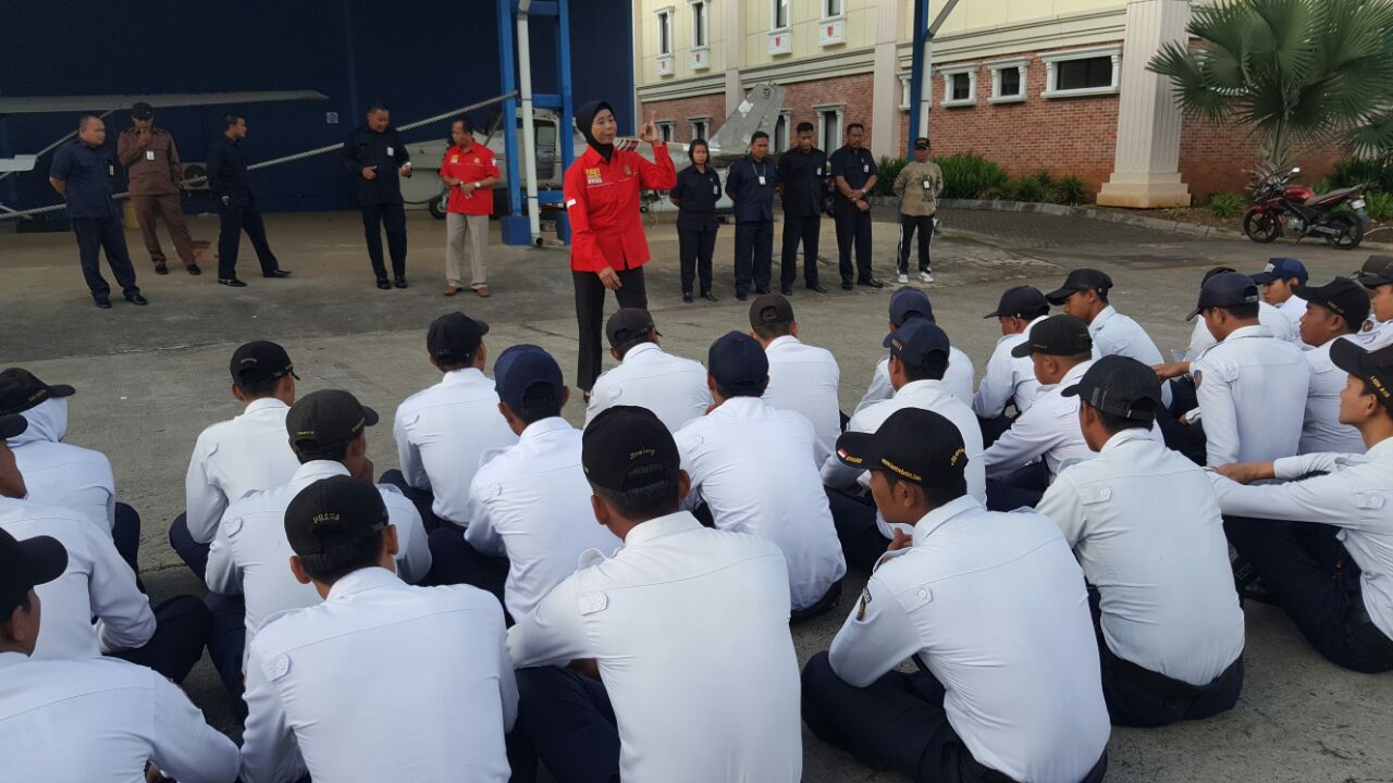UPAYA PENCEGAHAN NARKOTIKA : Polres Kota Tangerang Beri Penyuluhan Kepada Satpam Dan Pramugara Lion Air