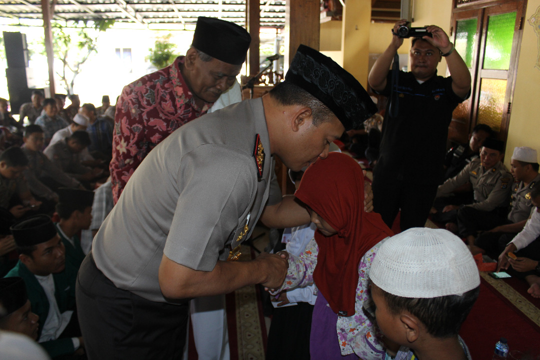 Peringati Isra Miraj 1438 H, Polres Kota Tangerang Santuni Anak Yatim