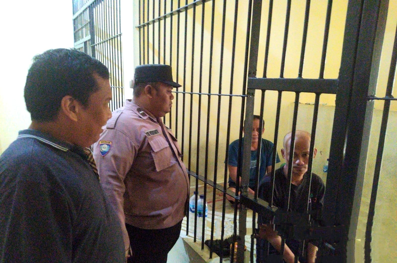 Cek Keamanan Serta Kondisi Tahanan, Anggota Piket Polsek Cipocok Jaya Polresta Serkot Kontrol Ruang Tahanan