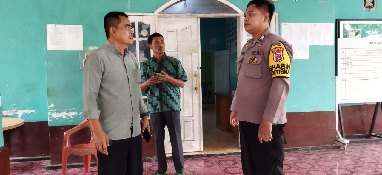 Sambang ke Kantor Kelurahan Nyapah pak Bhabin Anjasana dengan Pegawai Kelurahan