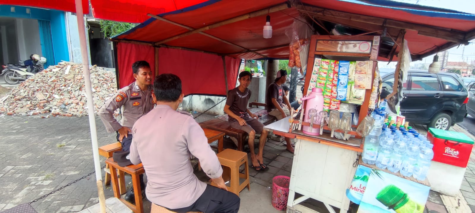 Anggota Polsek Cipocok Jaya Polresta Serkot Polda Banten, Patroli Dialogis Beri Pesan Kamtibmas